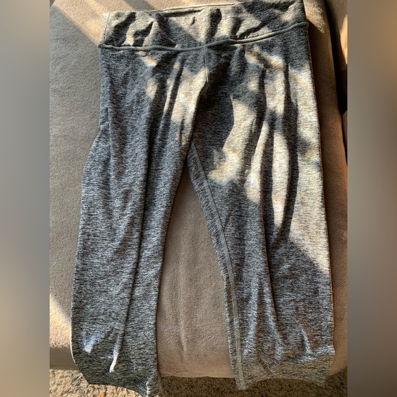 Victoria’s Secret Pink Ultimate Crop Yoga Leggings - Picture 2 of 5